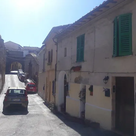 Nel Centro Storico Di Fabriano/apartment In The Historic Center Of