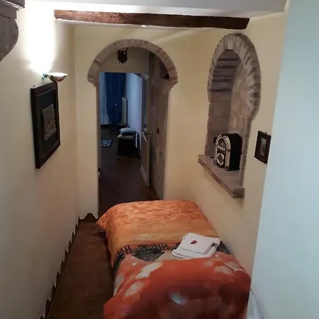 Διαμέρισμα Nel Centro Storico Di Fabriano/apartment In The Historic Center Of *